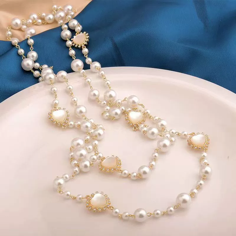 Элегантное handmade жемчужное ожерелье с сердечком-подвеской, позолоченные акценты, Love Pearl свитер-цепочка