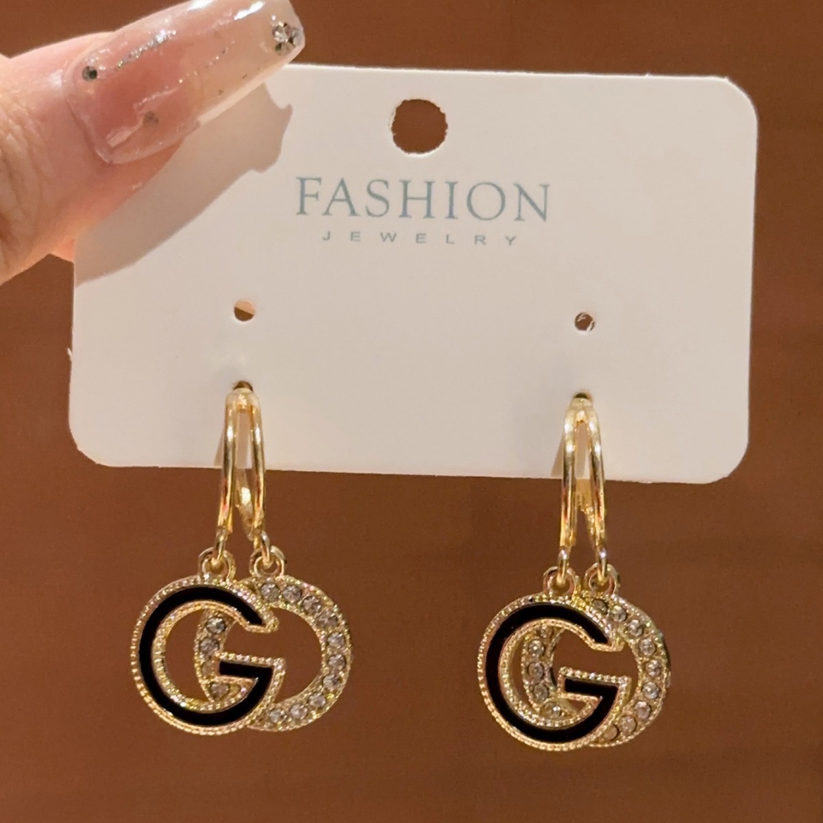 Pendientes estilo Chanel coreanos para mujer, nuevos pendientes y accesorios de diseño de nicho de moda 2024.