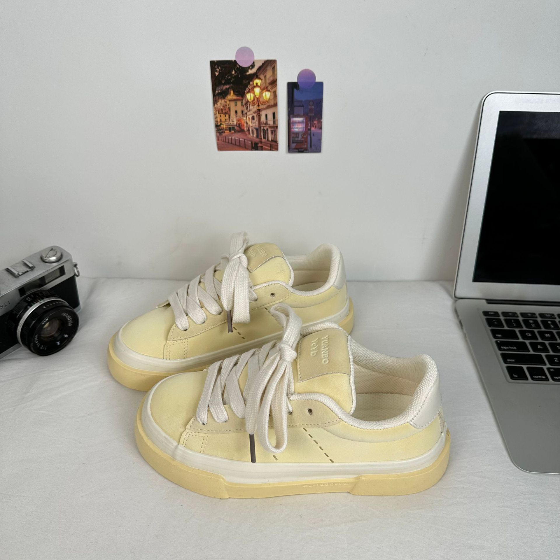 Yuanbo primavera y otoño 2025 zapatos de dopamina de mujer ins moda multifuncional super caliente zapatos de lona de diseño retro zapatos de skate casuales