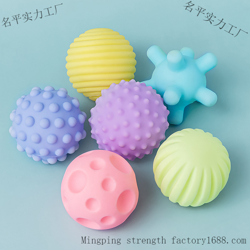 赤ちゃんが水遊びをするときにピンチして叫ぶおもちゃ、柔らかいゴム製のボール、ハットンの触覚マッサージボール、噛むことができます。|undefined
