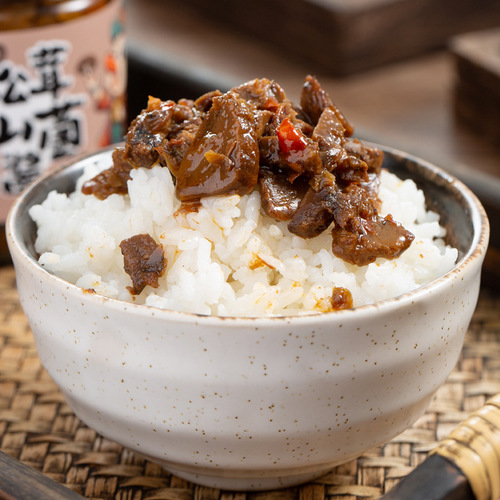 Direct wholesale from Yijiarren's source factory: Trendy, mouthwatering farmhouse-style savory and fragrant Matsutake & Mountain Mushroom Sauce (200g) for rice dishes.
