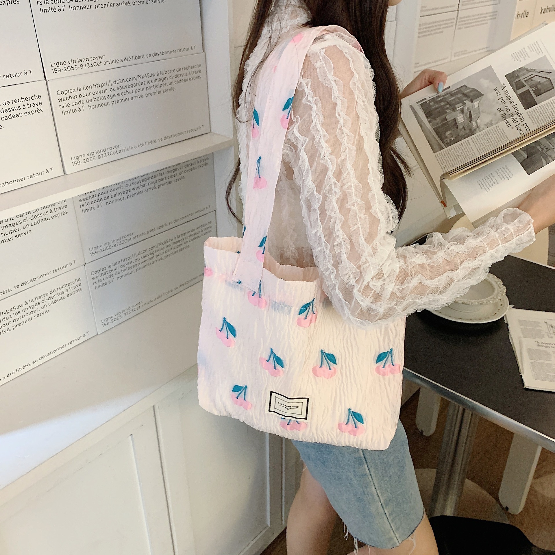 25247 embossed Cherry large-capacity portable bag, hand-held bag, storage bag, ladies' tote bag, single-shoulder pull-out shoulder strap undefined