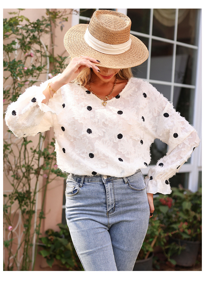 Πουλόβερ από σιφόν με πουά και μακριά μανίκια και λαιμόκοψη V_voghion.com