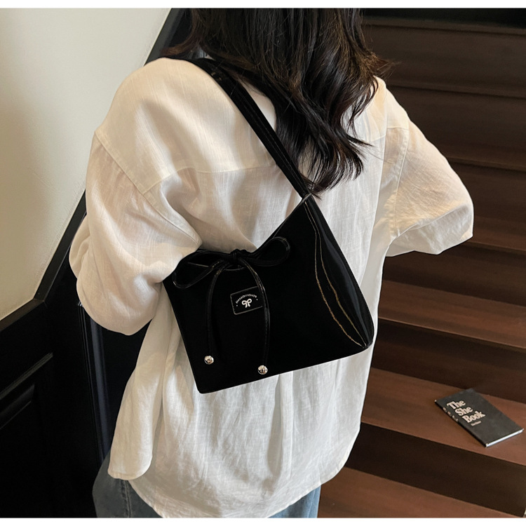 Women's fashion bucket bag 2025 new retro handbag, bow single-shoulder bag, solid color versatile underarm bag undefined