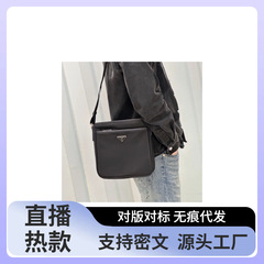 P家 男士斜挎包 单肩包 男女通用环保 尼龙布双面logo 休闲背包