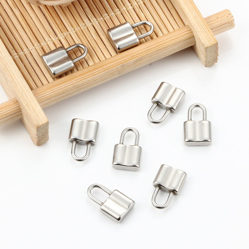 1 Piece Quantity 1 Piece 304 Stainless Steel Lock Pendant