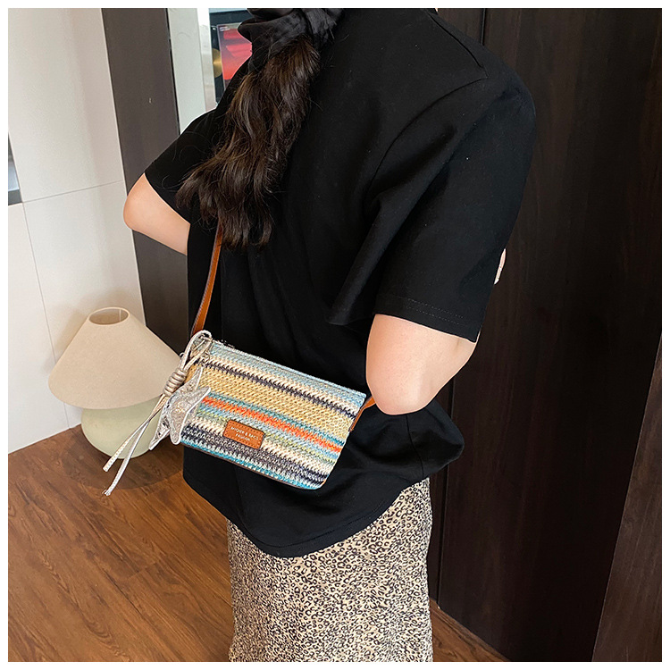 This year, the rainbow woven small bag is in vogue. It's a new summer model for girls in 2025, a trendy single-shoulder bag with contrasting colors and a crossbody bag undefined