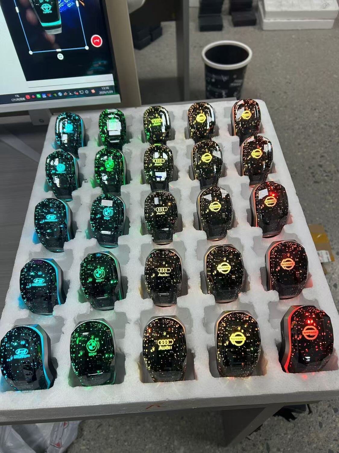 Colorful luminous gear shift knob modification suitable for Toyota Corolla and other models, crystal luminous gear shift modification