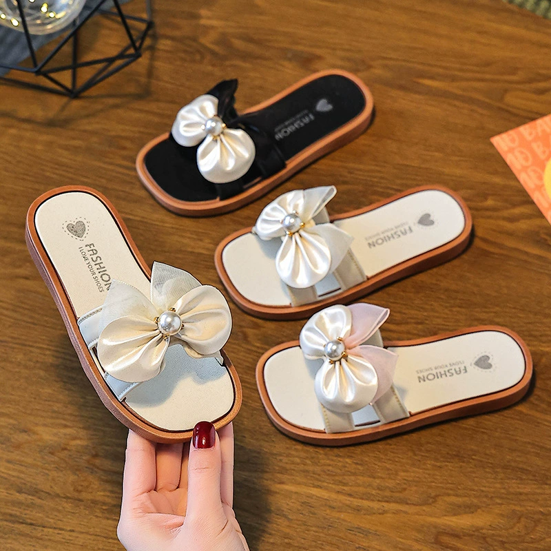Тапочки для девочек, модный жемчужный бант, повседневный и удобный домашний, пляжные тапочки для детей маленького и среднего размера, милая верхняя одежда.