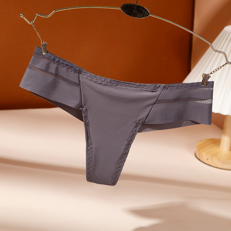 Europeo y americano nuevo más tamaño Tanga de seda de hielo de las mujeres sin costura cintura baja de las mujeres T pantalones sexy encaje borde ropa interior de las mujeres puro deseo