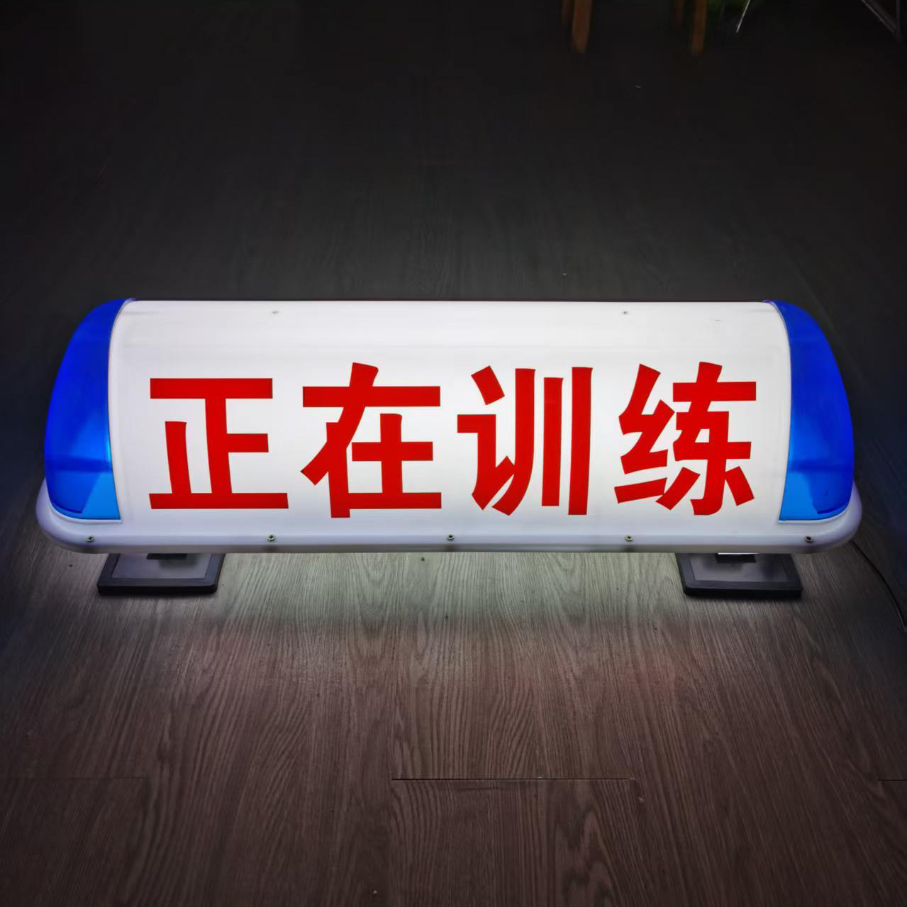 Cross-border best-selling magnetic LED roof light for coaches, taxis, and dump trucks, 120 km/h speed