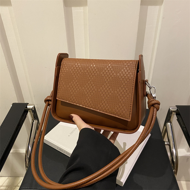 Bolsa debajo de la axila 2025 nuevo estilo de aire extranjero empalme bolso de hombro bolso de mano de viaje.