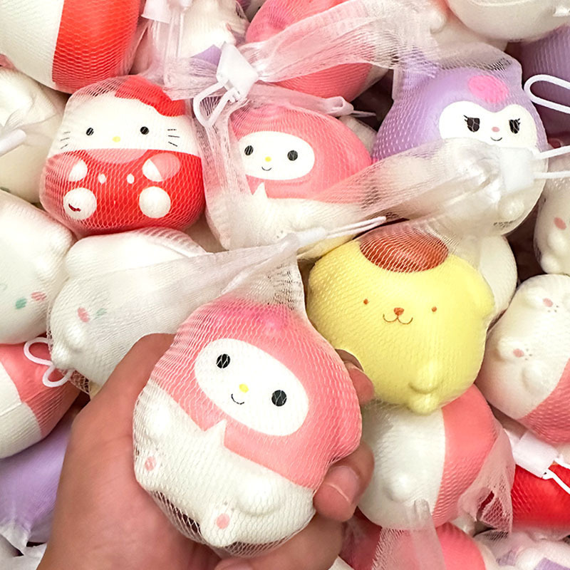 卵の子のパーティーは子供をつまんでゆっくりとスプリングバックします。|undefined