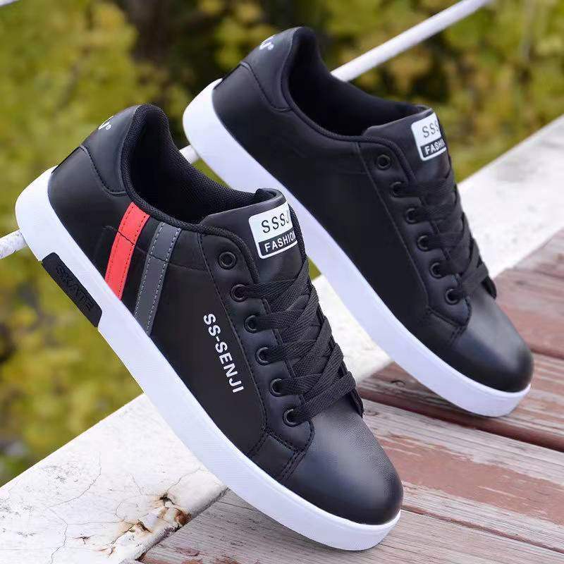 Zapatos blancos para hombres coreanos de moda universal zapatos de skate de otoño 2025 nuevo cuero impermeable zapatos de estudiantes de suela suave hombre