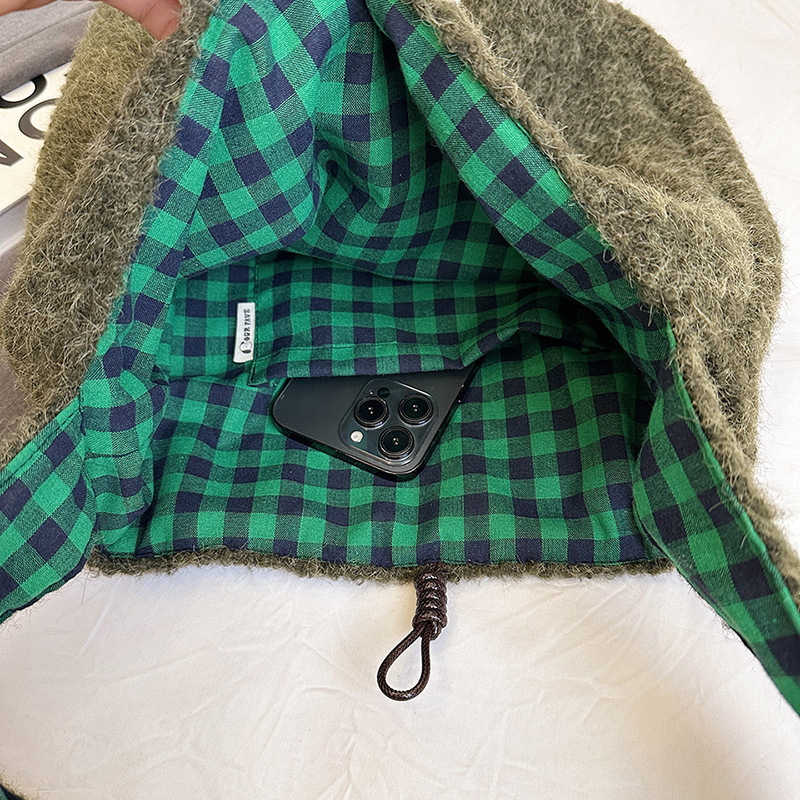 Otoño e invierno bolsas de lana mujeres 2025 nuevo estilo coreano bolsas de balde de peluche suave pegajosa estudiantes de clase de mochila de hombro de moda