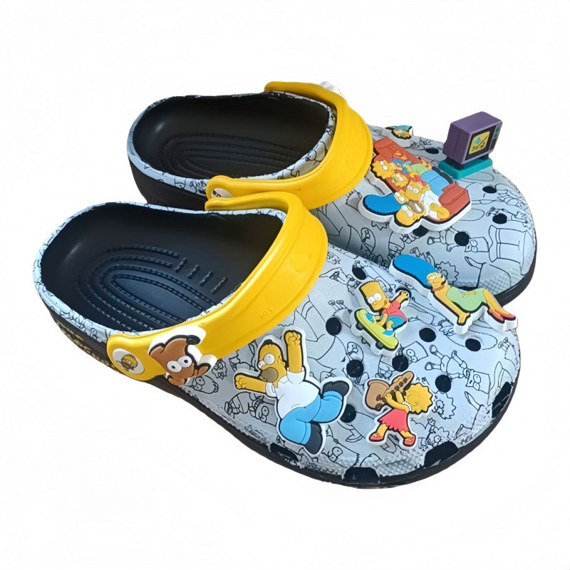 2025 verano zapatos de playa de dibujos animados Simpson un agujero de marca conjunta zapatos antideslizantes al por mayor tarjetas de hogar resistentes image 4
