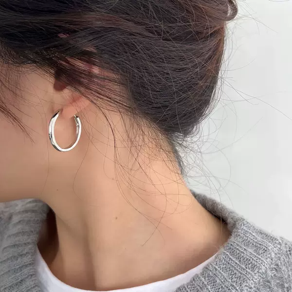 Cold style high quality French plain ring small circle earrings high-grade simple all-match daily small ear ring ear buckle