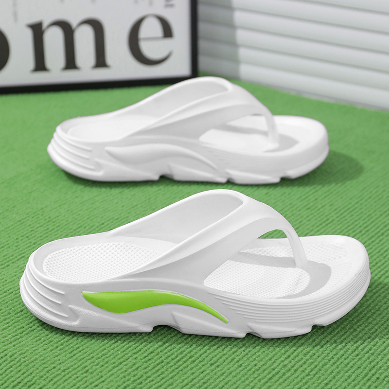 Zapatillas de flip flop para hombres 2024 nuevo tipo de verano antideslizante de fondo suave de playa para hombres zapatillas de clip especial al aire libre