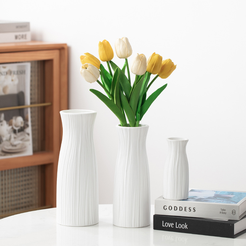 现代简约白色陶瓷花瓶北欧创意家居餐桌客厅干花插花装饰摆件花器