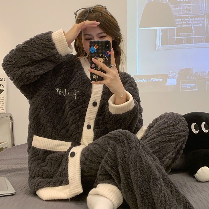 Pijamas de lana de coral para las mujeres Otoño e Invierno forrado de lana engrosada estilo Chanel simple Plaid traje de desgaste para el hogar se puede usar fuera ins