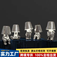国境を越えた工場の小金人の金色の兄弟の電気スタンドの装飾品の小さい夜の明かりのthinker lampの思考者の明かり