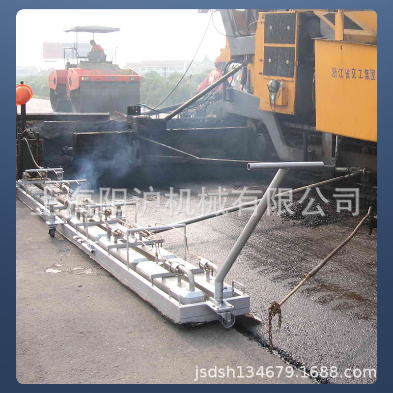 供应摊铺机热接缝设备