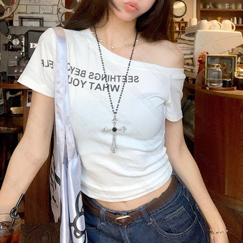 2025 新しいホットガールスリムフィットショートトップレタープリントデザイン斜め肩半袖 Tシャツ女性の夏|undefined