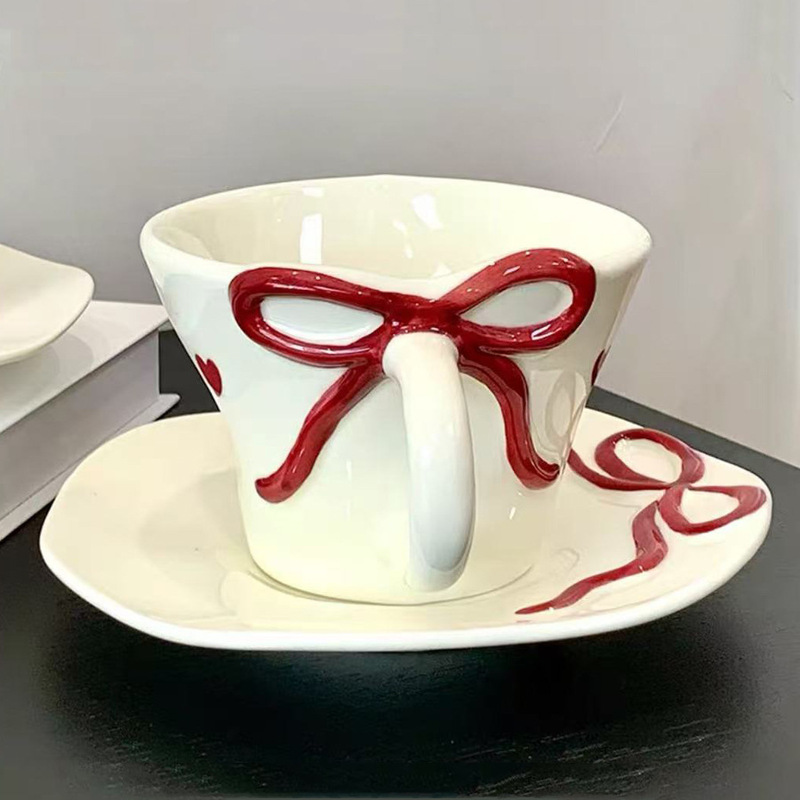 クリエイティブな手描きの立体リボンラブチェリーコーヒーカップとソーサーかわいい釉下セラミックアフタヌーンティーカップとソーサー|undefined