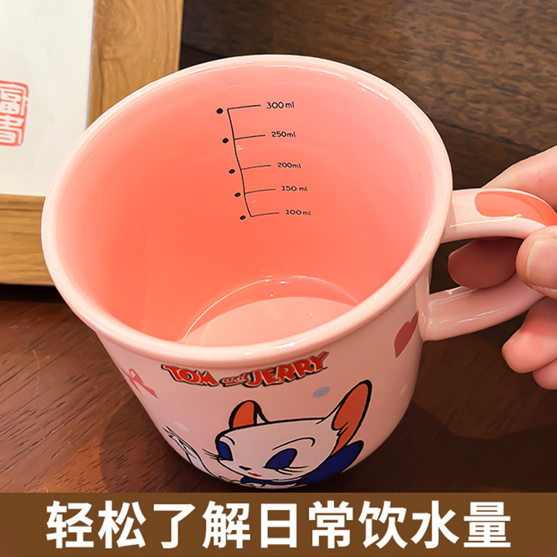 Gato y ratón tazas de marca de dibujos animados encantadores copas de agua tazas de cerámica domésticas tazas de café de oficina de alto valor facial