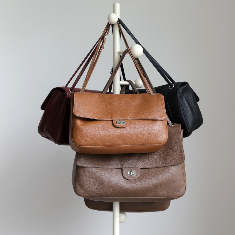 Maxi Flap simple and soft full-grain leather messenger bag, large-capacity shoulder and underarm bag for commuting Maxi Flap simple and soft full-grain leather messenger bag, large-capacity shoulder and underarm bag for commuting