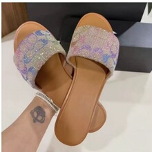 ���Q2026���ļ��¿�r��Ů��ɫ��a�ٴ�ɳ�����֊A�_��Ь�F؛���l