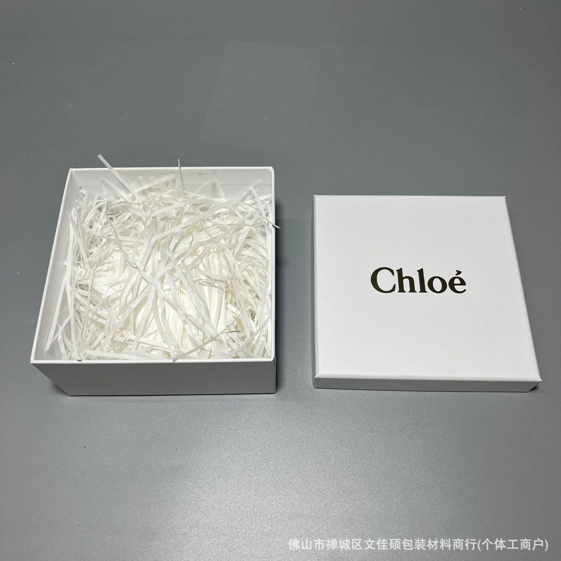 Single gift box (with raffia included) 15.5*15.5*7.5;