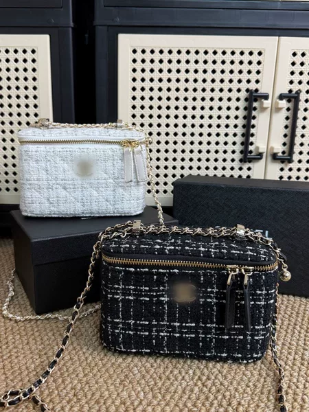 2025 New Style Versatile Shoulder Bag Chain Crossbody Small Bag Woolen Cosmetic Bag Small Square Bag Women's Box Bag