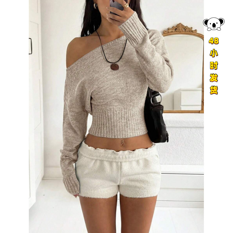 U 29007 Slouchy off-shoulder knit top U 29007 Slouchy off-shoulder knit top