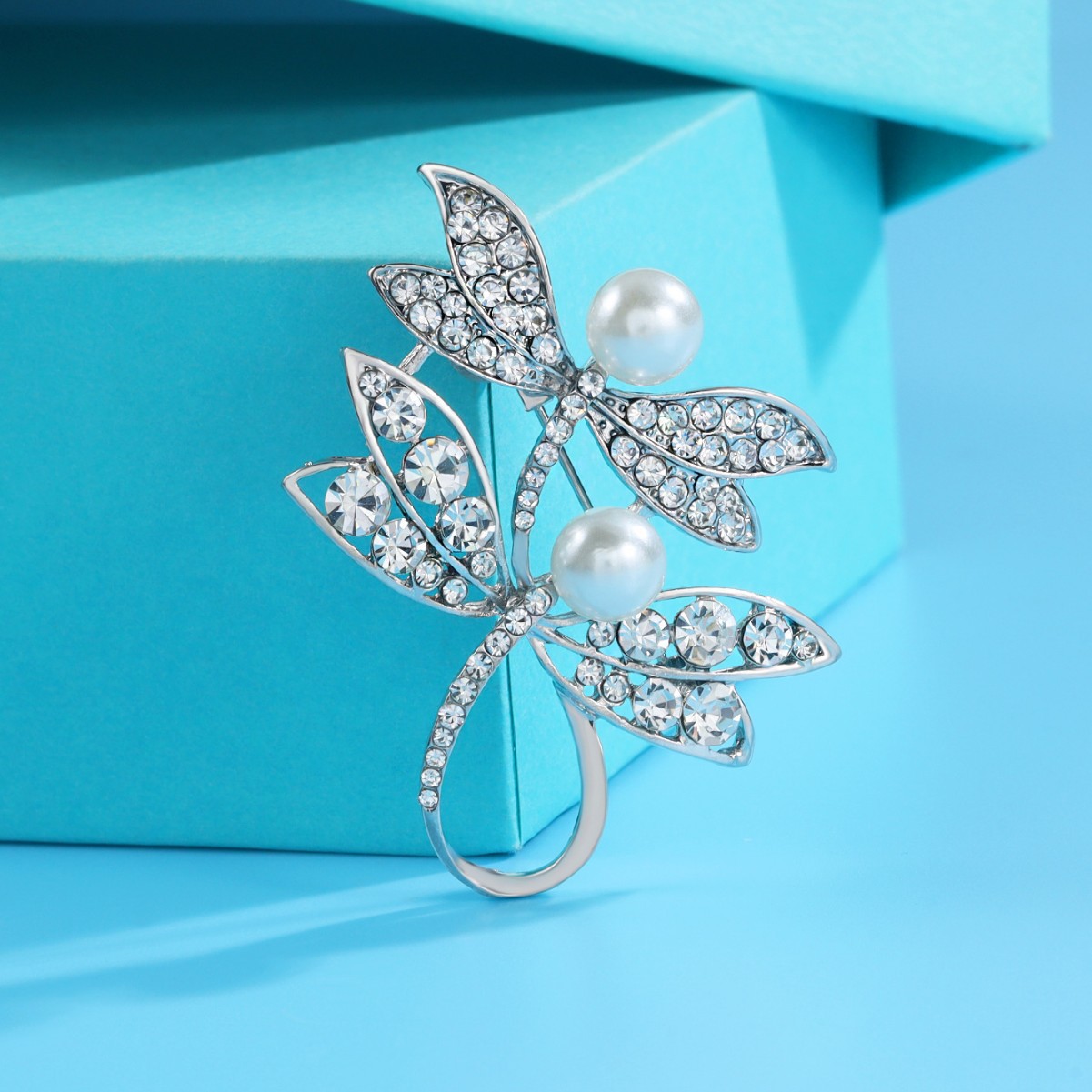 특별 통관 귀여운 일본 핀 버클 브로치 여성 패션 카디건 성격 고급 창조적 인 조커 도매