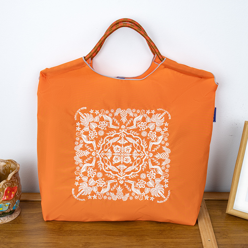 厳選ネット赤同項日系ボールチェーン刺繍レジ袋女性ファッション小衆大容量シングルバッグ潮