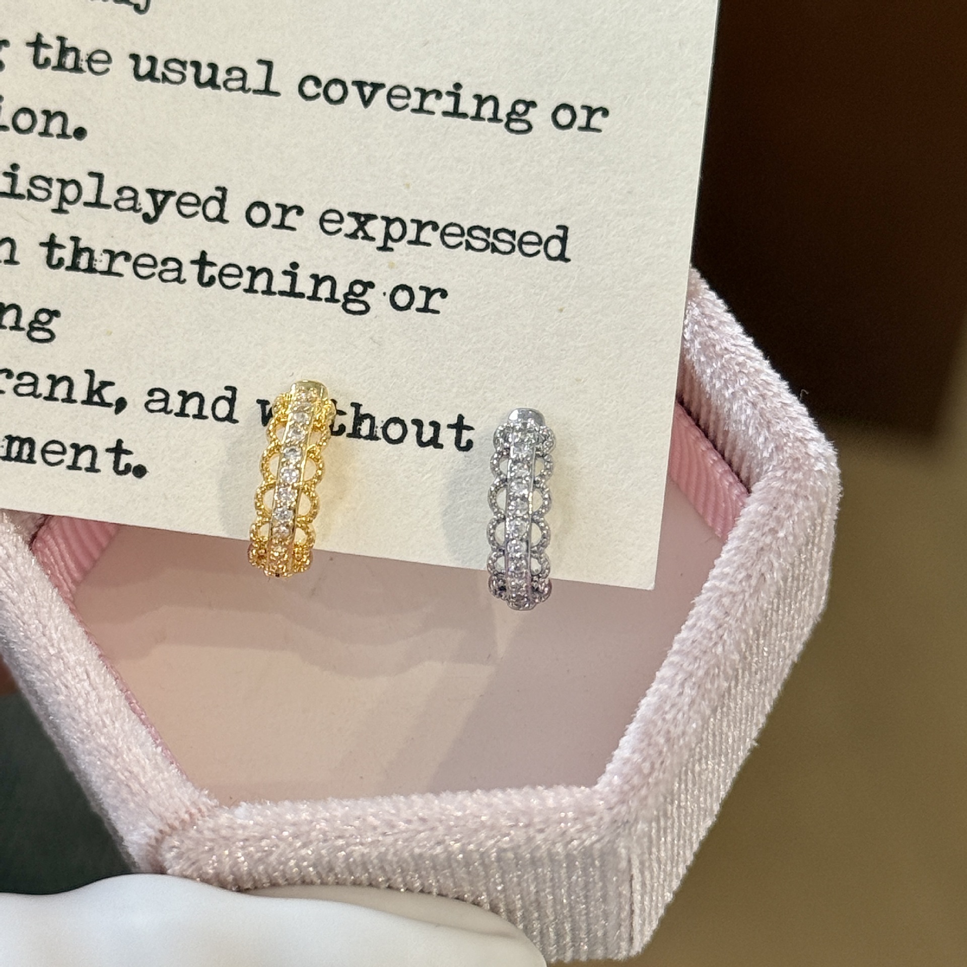 French Court-Style Fashionable Sweet and Delicate Lace Edge Straight Pin Ear Studs, Hypoallergenic Mini Versatile Design Earrings