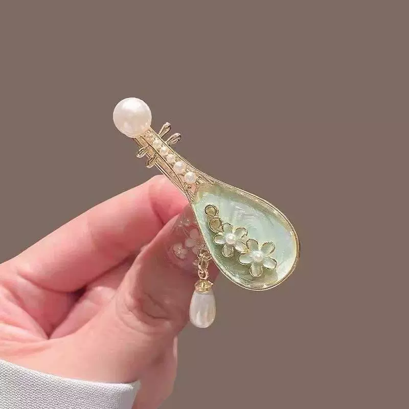 Креативная боковая заколка в винтажном стиле с розовым цветком для челки.