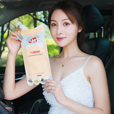 Car-mounted portable urinal self-driving travel On-board emergency urine bag