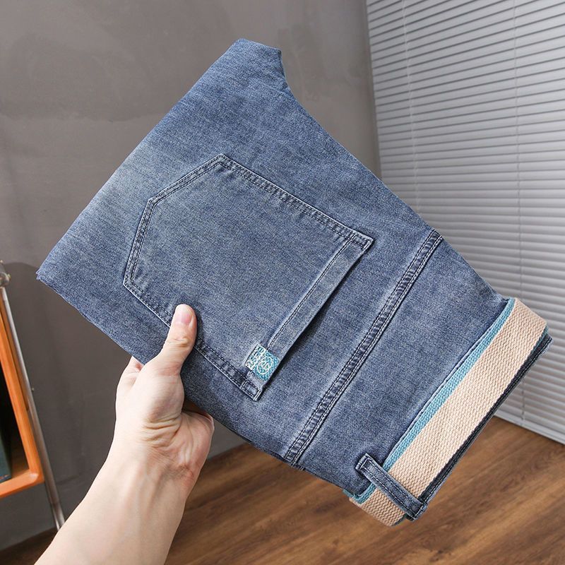 Trendiga lätta jeans med lyxigt tryck för mäns sommar tunna elastiska leggings, exklusiva lätt lösa och mångsidiga_voghion.com