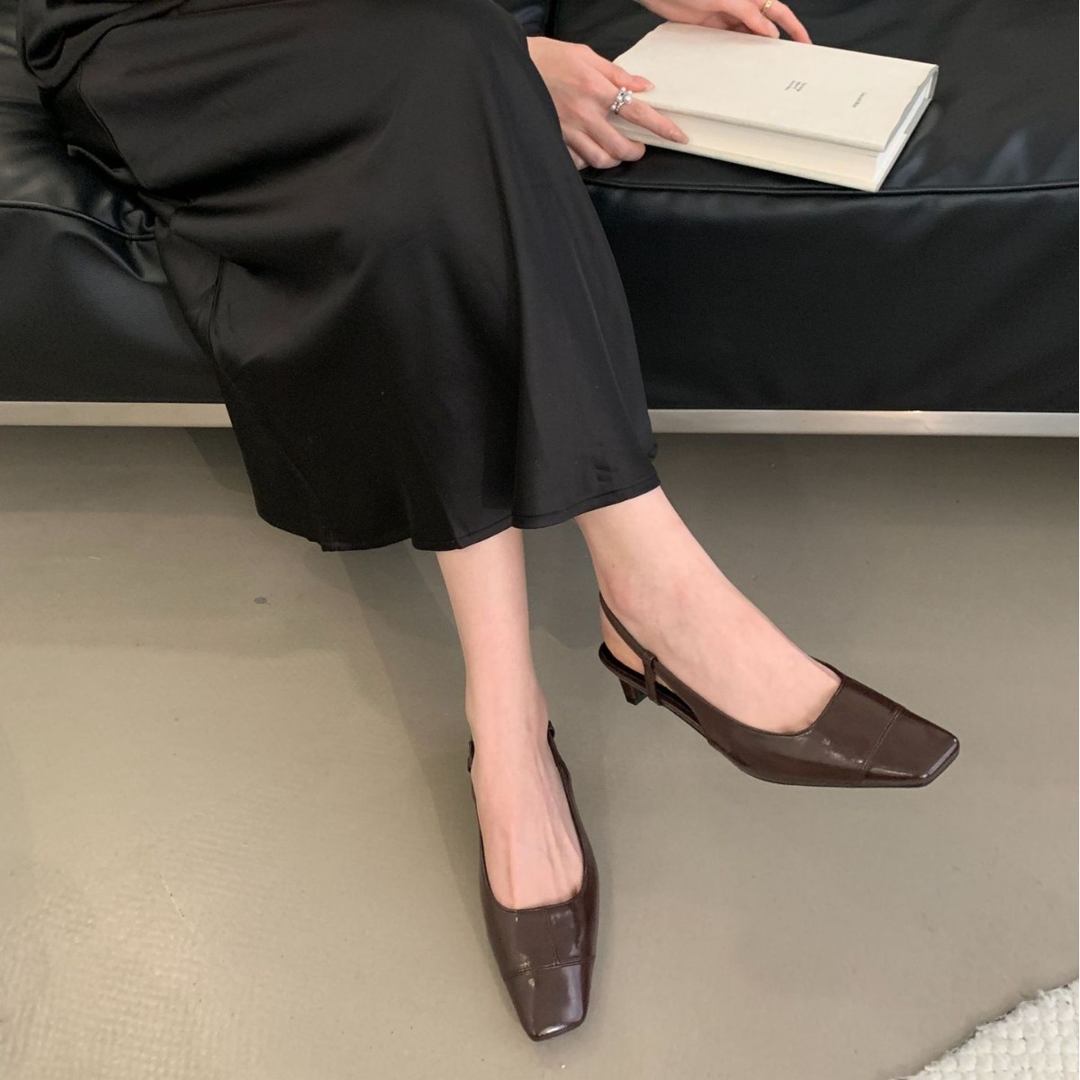 Retro fashionable sexy sandals square toe flat heels