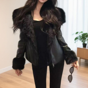 ����ë�I��ů��Ҏ�������L��Ƥ���וr��Ůʿ���·Շ��д��俧�Gɫ