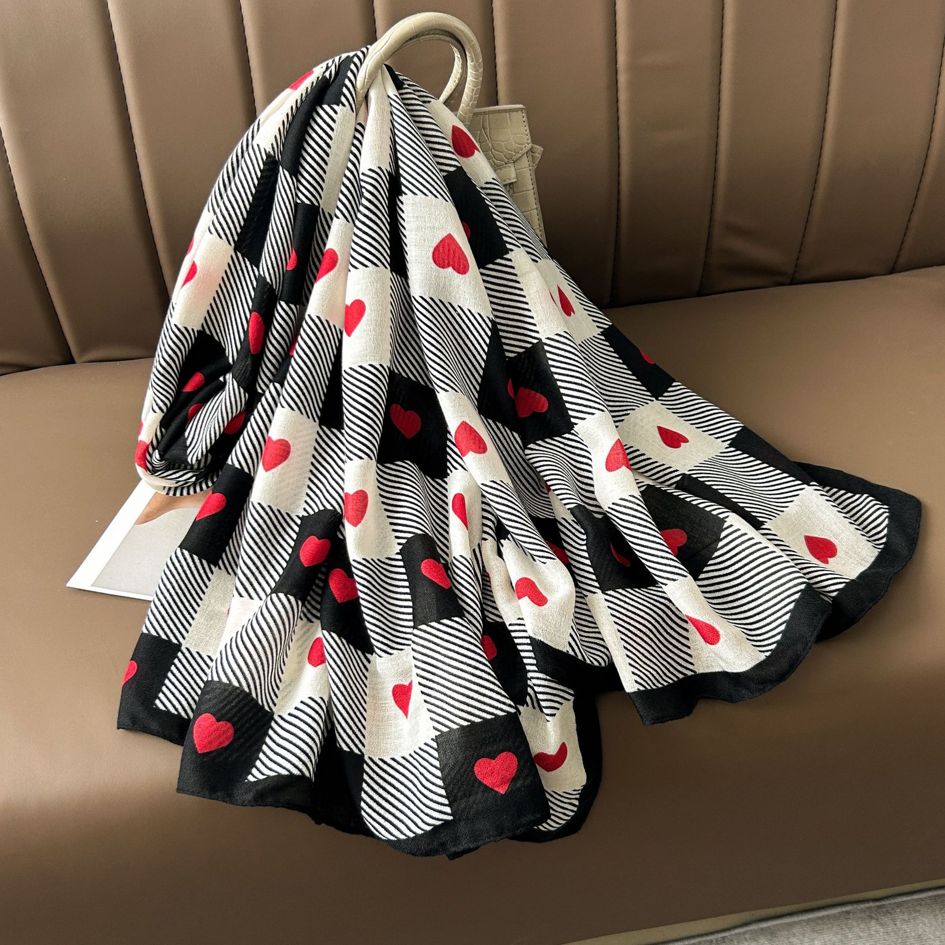 격자 무늬 복숭아 하트