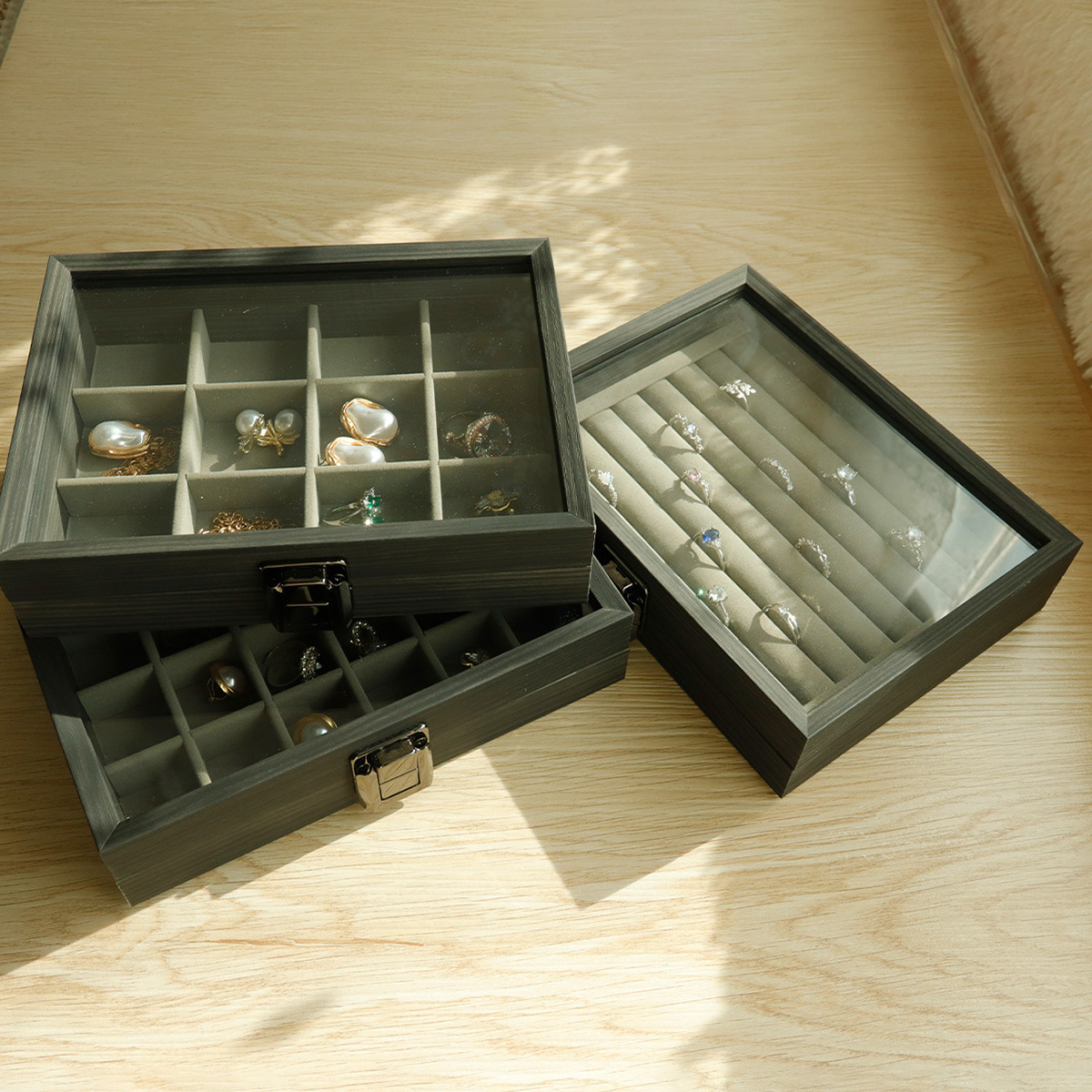 ��̴ľ�Ʋ����촰24�����κ����׶���չʾ���ɷ����鱦��С����Ʒ