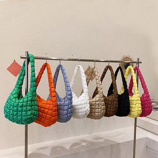 Niche design pleated cloud bag 2023 autumn and winter casual personalized messenger bag texture Western style large capacity dumpling bag