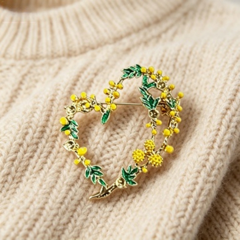 Elegant and Fresh Heart-Shaped Brooch with Delicate Floral Enamel, Versatile Corsage, Niche High-End Feel, Suit and Dress Pin