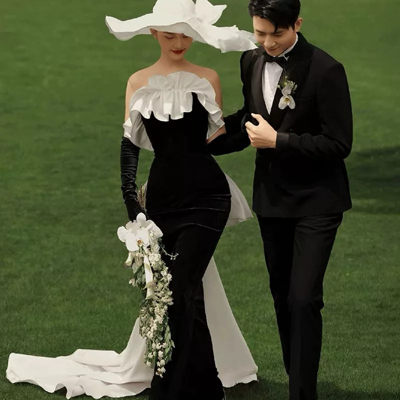 Elegant black velvet wedding dress with fish tail cut, photo session gown with accessories