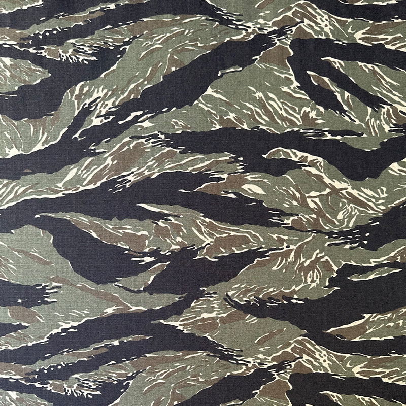 Fashionable camouflage tactics cloth