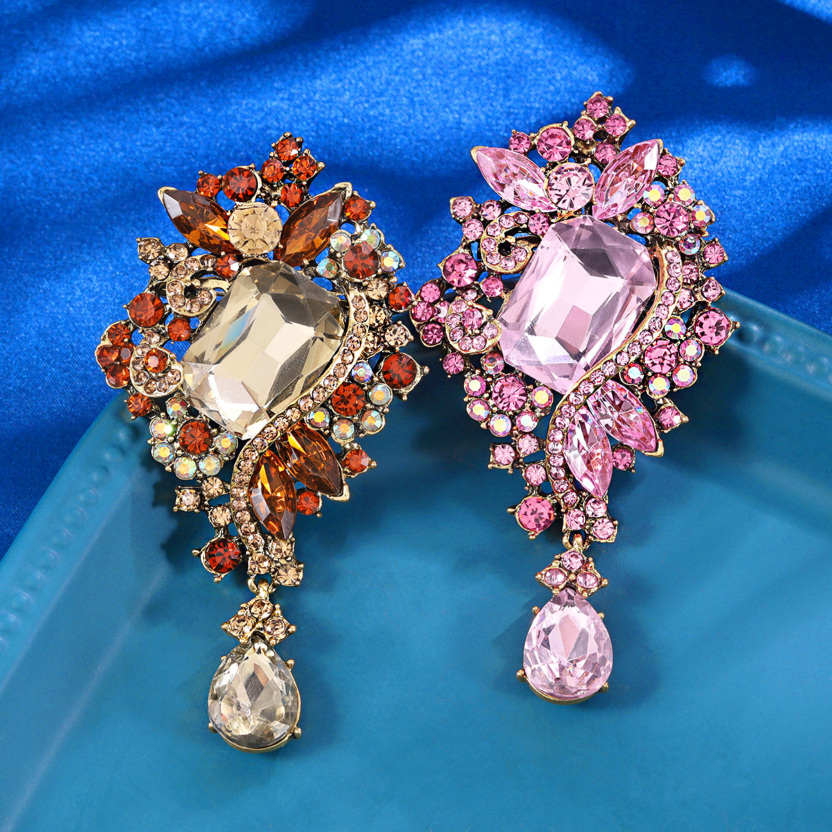 Europe and the United States new fashion crystal glass brooch pin female explosion fashion color pendant corsage accessories wholesale