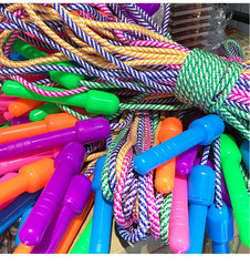 Cotton rope skipping sports fitness equipment children's skipping rope student competitive toys wooden handle plastic skipping rope 2 yuan